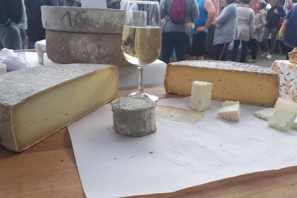 Gite A La Ferme, Avec Animaux, Fromages Et Nature Neuville-les-Decize Eksteriør bilde
