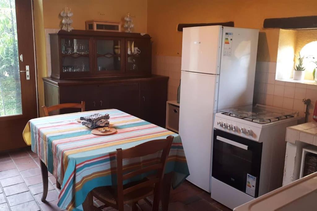 Gite A La Ferme, Avec Animaux, Fromages Et Nature Neuville-les-Decize Eksteriør bilde